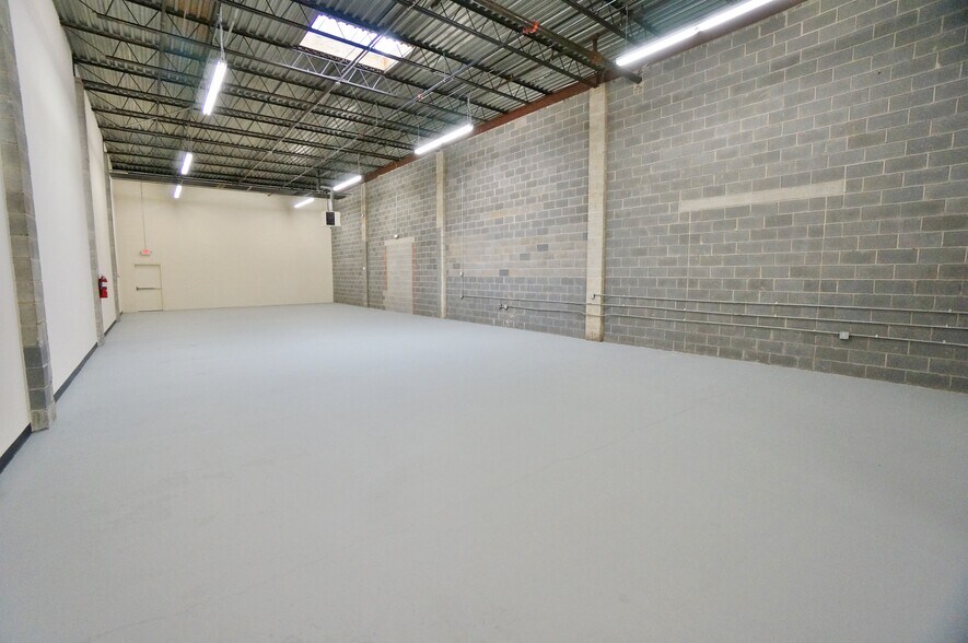More Photos Of 3800-3842 West St, Landover Warehouse For Lease