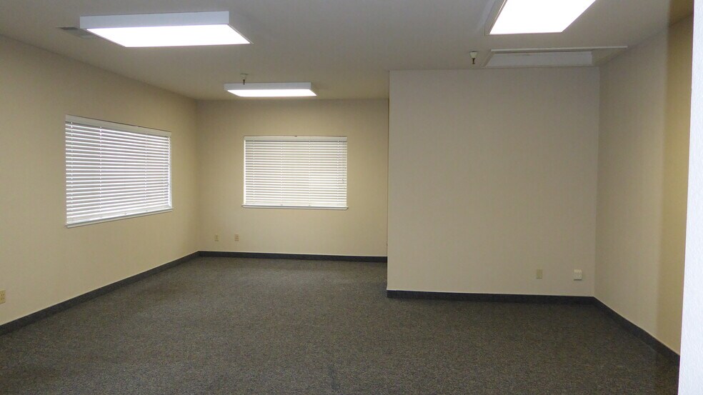 More Photos Of 40 Union Way, Vacaville Warehouse For Lease