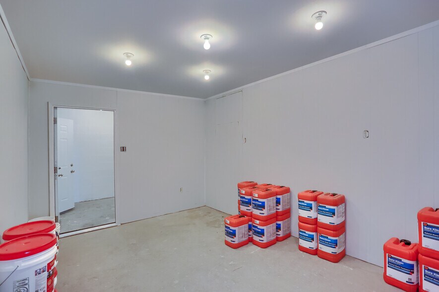 More Photos Of 468 E Washington St, New Castle Manufacturing For Lease