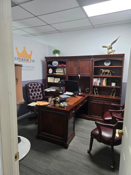 More Photos Of 1103-1105 Sunset Rd, Burlington Unknown For Lease