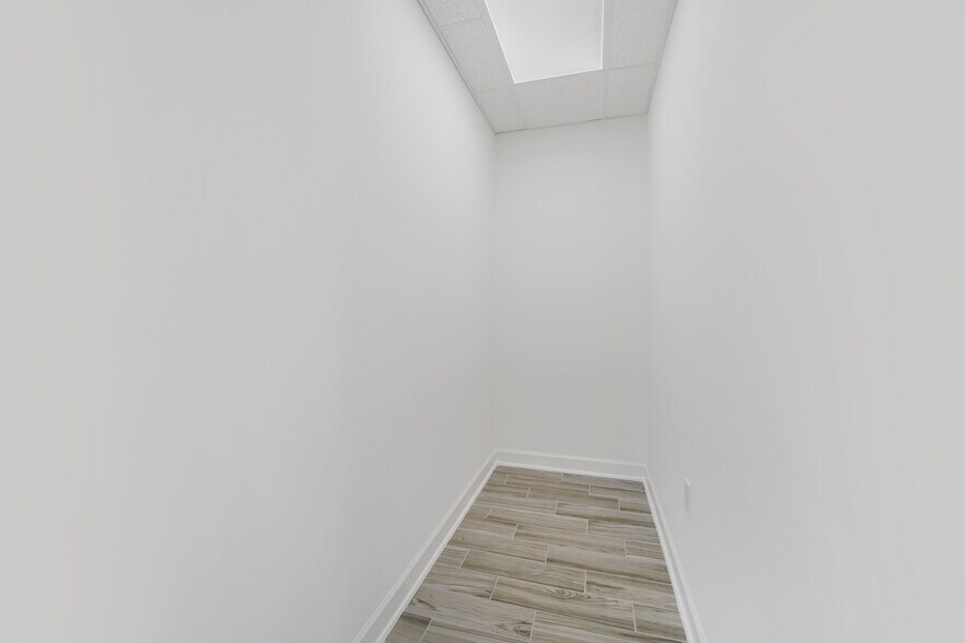 More Photos Of 30625 Kingsland Blvd, Brookshire Medical For Lease