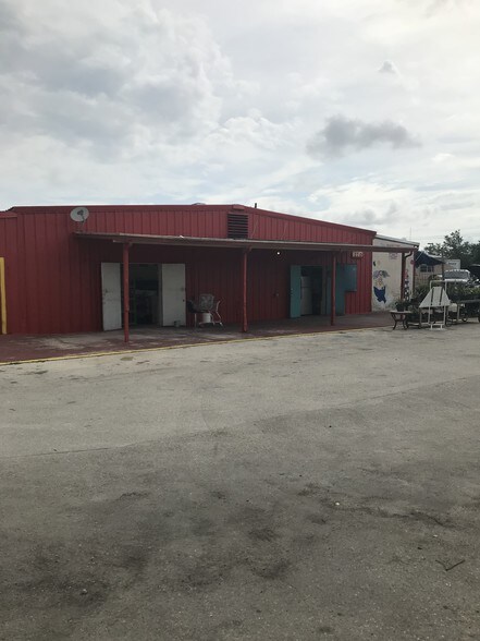 More Photos Of 270-272 Beth Stacey Blvd, Lehigh Acres Warehouse For Sale