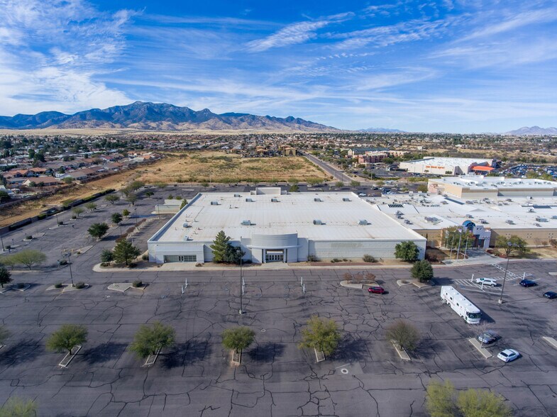 More Photos Of 2250 El Mercado Loop, Sierra Vista Department Store For Lease
