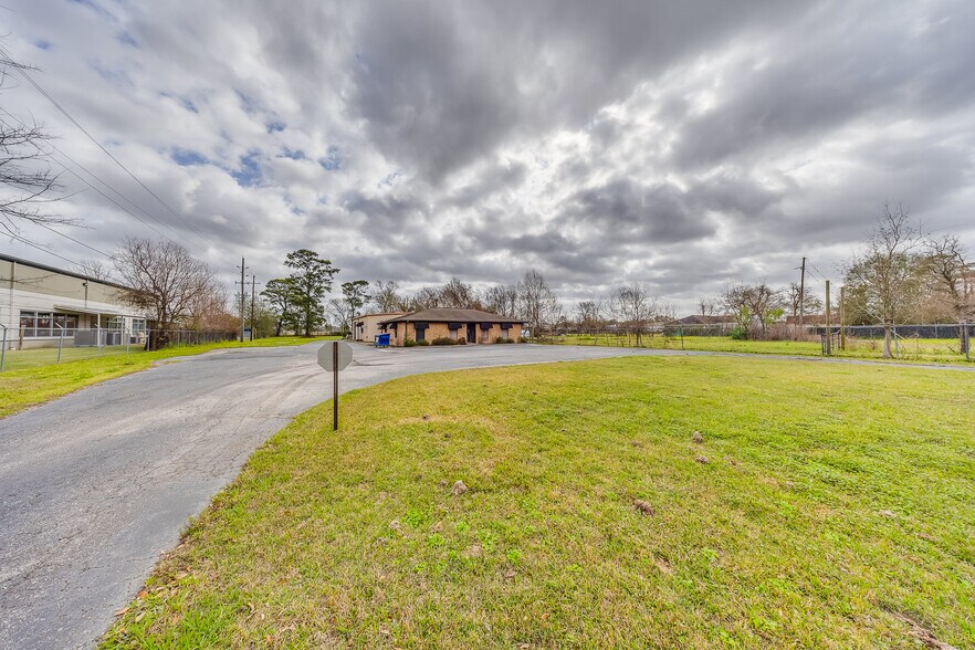 More Photos Of 27228 E Hardy Rd, Spring Warehouse For Sale