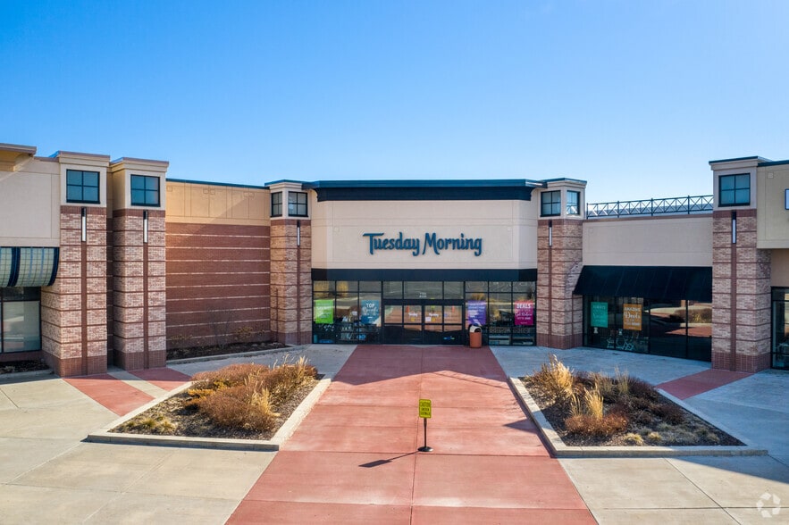 More Photos Of 7100-7200 Valley Creek Plz, Woodbury Unknown For Lease