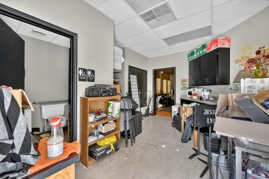 More Photos Of 221-223 N Locust St, Denton Office For Sale