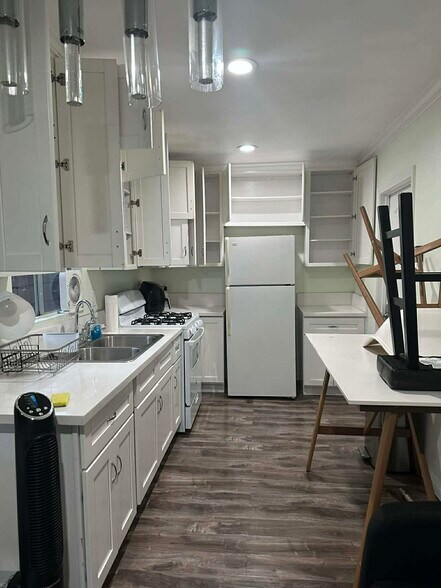 More Photos Of 1161 W 37th Dr, Los Angeles Apartments For Sale