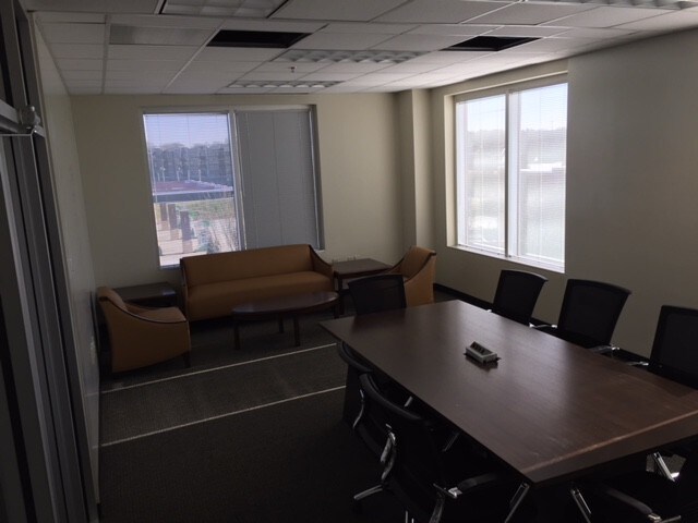 More Photos Of 705 Griffith St, Davidson Medical For Lease