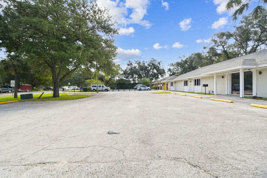 More Photos Of 12425 N Florida Ave, Tampa Medical For Lease