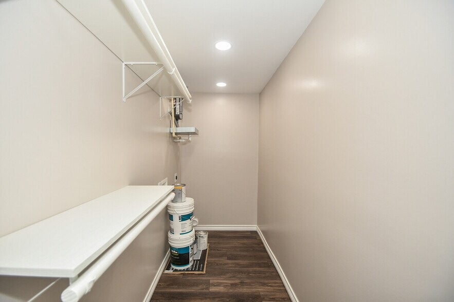 More Photos Of 4928 Old Spanish Trl, Houston Office For Sale