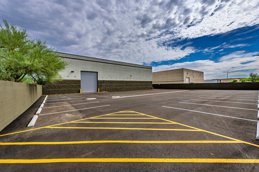 More Photos Of 315 E Comstock Dr, Chandler Warehouse For Lease