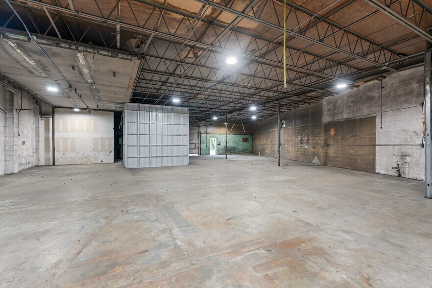 More Photos Of 1118 N Magnolia Ave, Ocala Warehouse For Lease