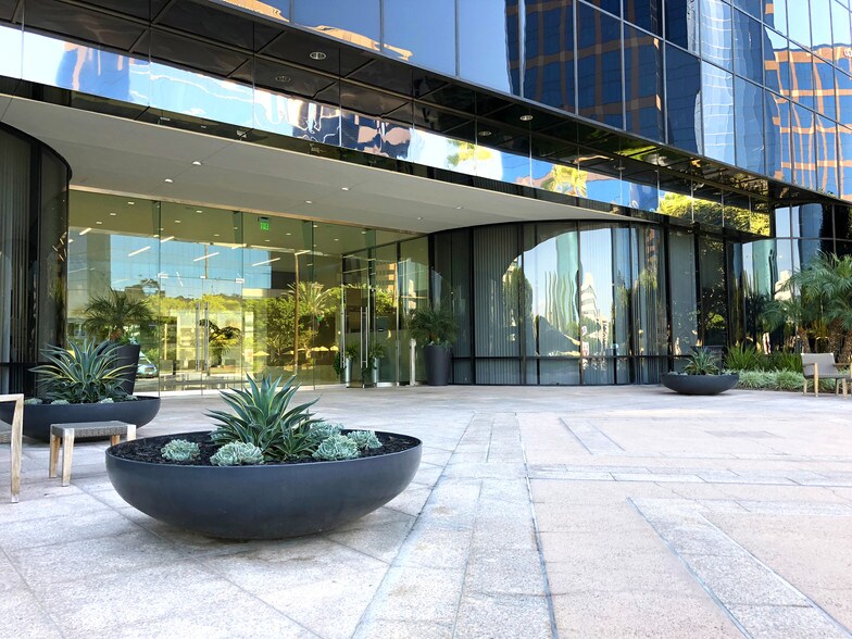 More Photos Of 2100 Main St, Irvine Office For Lease