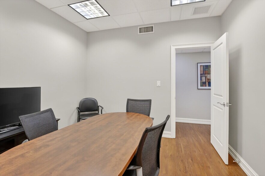 More Photos Of 100 SE 6th St, Fort Lauderdale Office For Lease