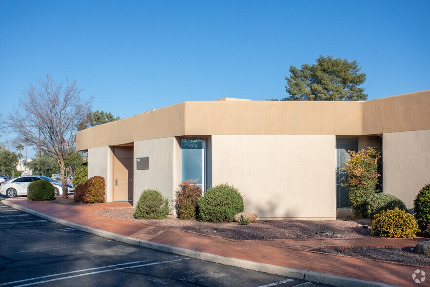More Photos Of 310 N Wilmot Rd, Tucson Unknown For Lease