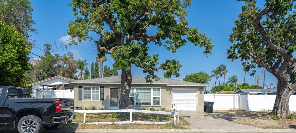 More Photos Of 4301 W Lilac Ave, Santa Ana Multifamily For Sale