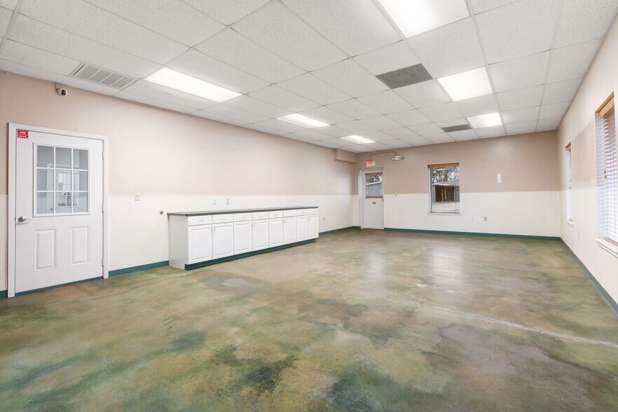 More Photos Of 2200 Sciaaca Rd, Spring Office For Sale