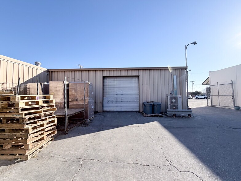 More Photos Of 146 Interloop Rd, San Antonio Warehouse For Lease