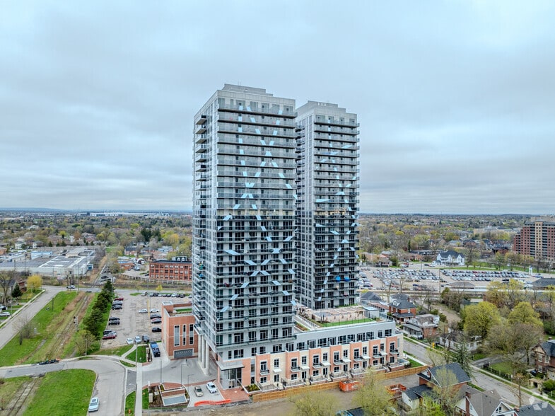 More Photos Of 45 Railroad St, Brampton Apartments For Lease