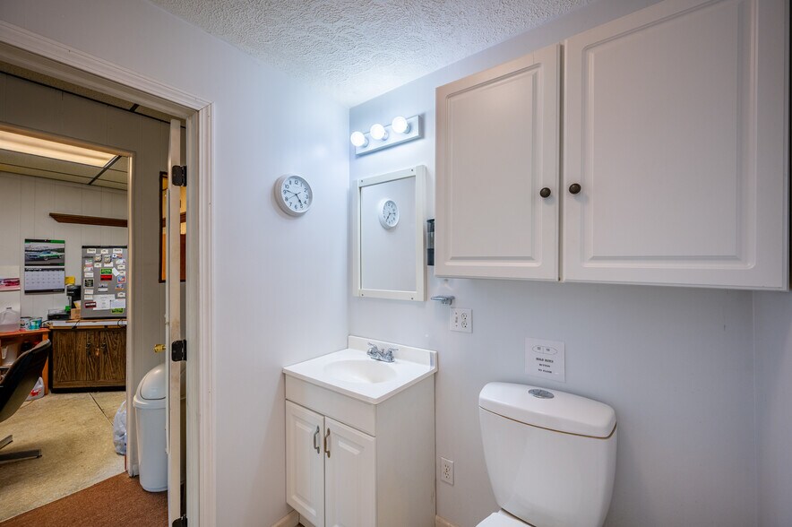 More Photos Of 2815 Grand Central Ave, Vienna General Retail For Sale