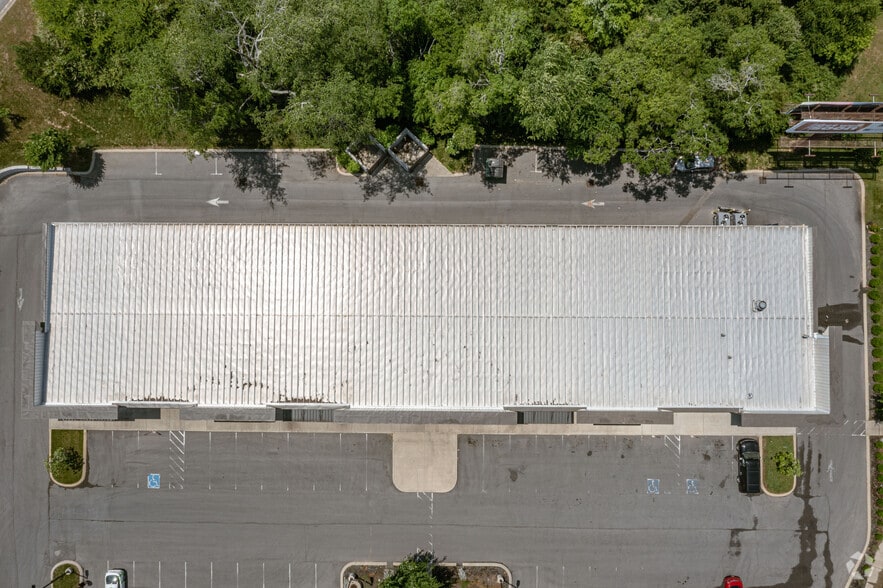 More Photos Of 840 N Blue Jay Way, Gallatin Storefront Retail Office For Lease