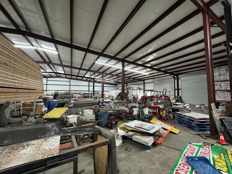More Photos Of 705 Freeport St, Houston Warehouse For Sale