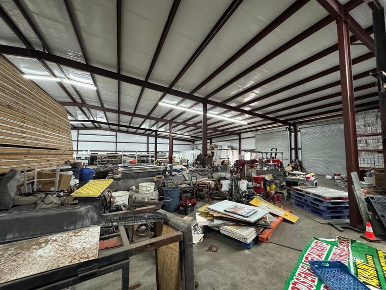 More Photos Of 705 Freeport St, Houston Warehouse For Lease