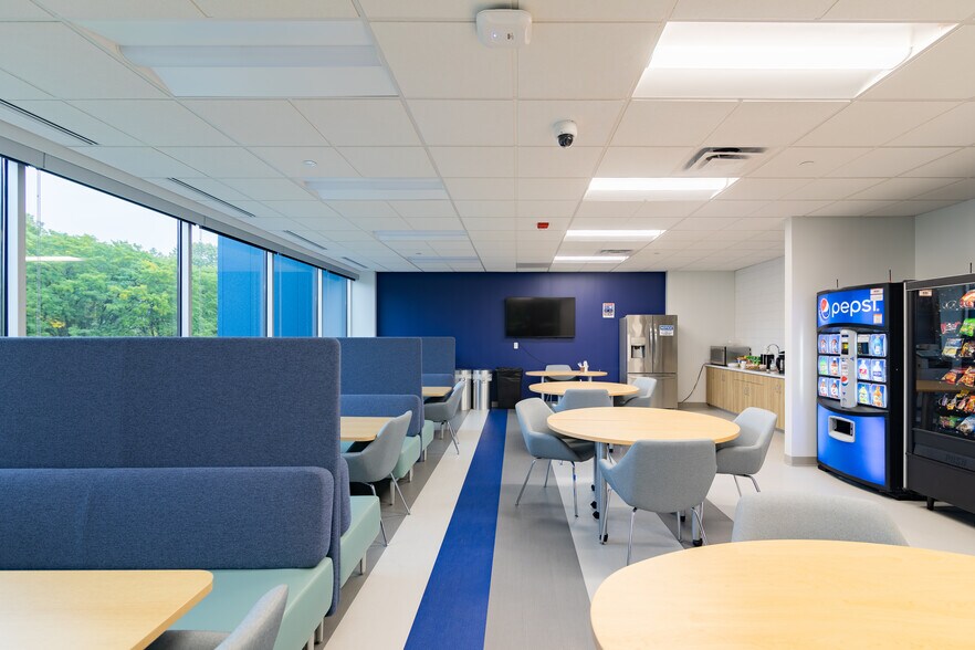 More Photos Of 727 Norristown Rd, Lower Gwynedd Research And Development For Lease