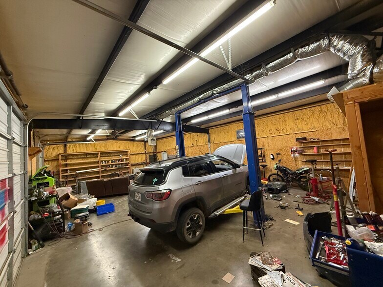 More Photos Of 10015 FM 751, Quinlan Flex For Sale