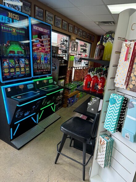 More Photos Of 200 E 6th St, Rolla General Retail For Sale