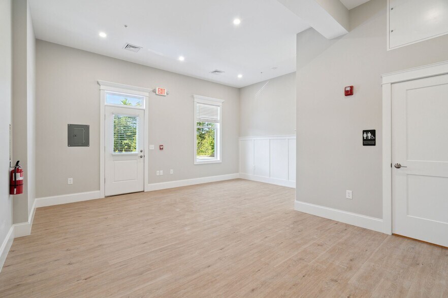 More Photos Of 3 Quill Lane, Barrington Apartments For Lease