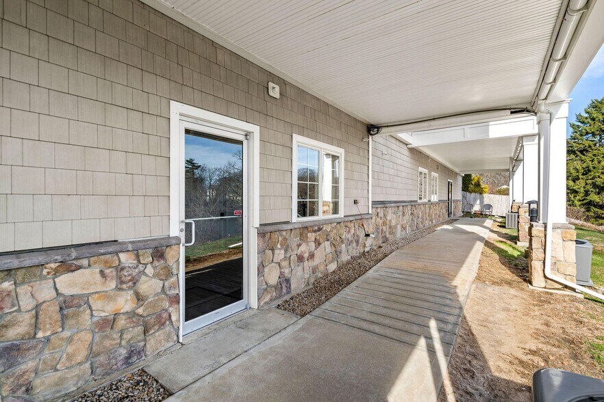 More Photos Of 19 Bridge St, Kittery Coworking Space