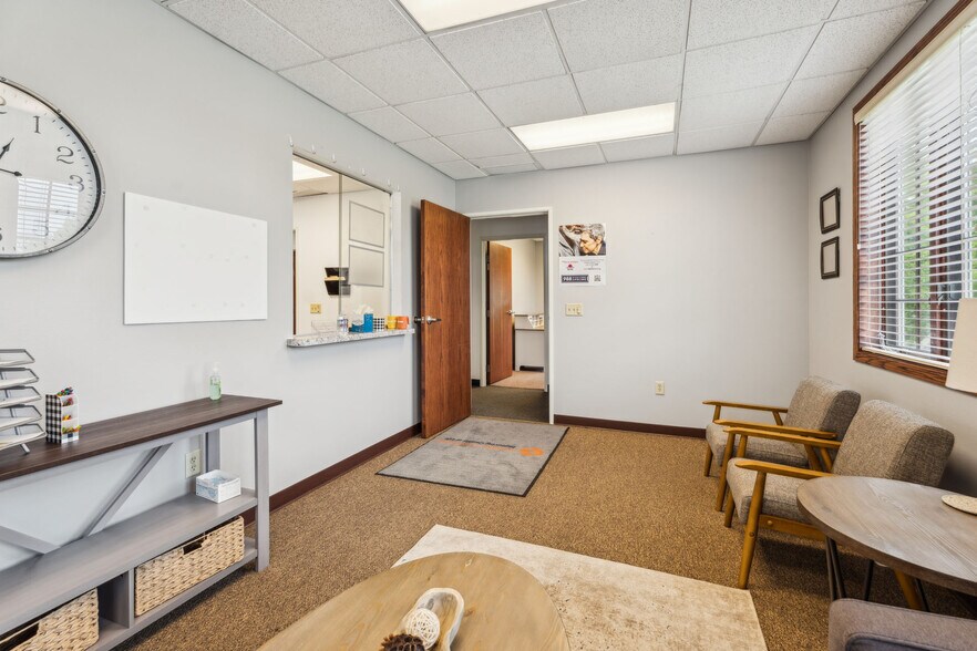 More Photos Of 952 S Park Ave, Fond Du Lac Medical For Sale