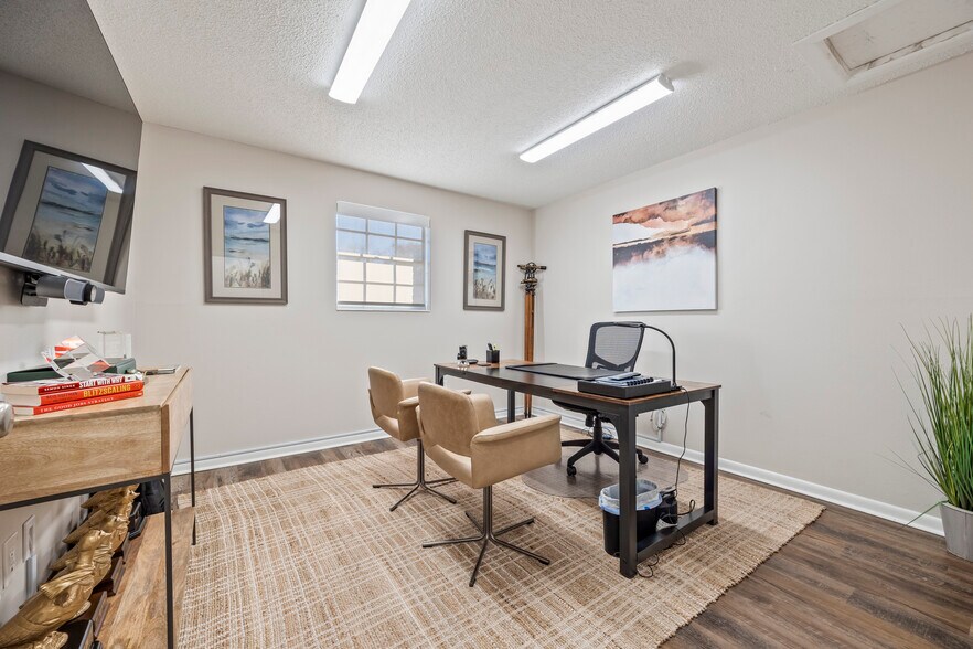 More Photos Of 439 SW Main Blvd, Lake City Office For Lease