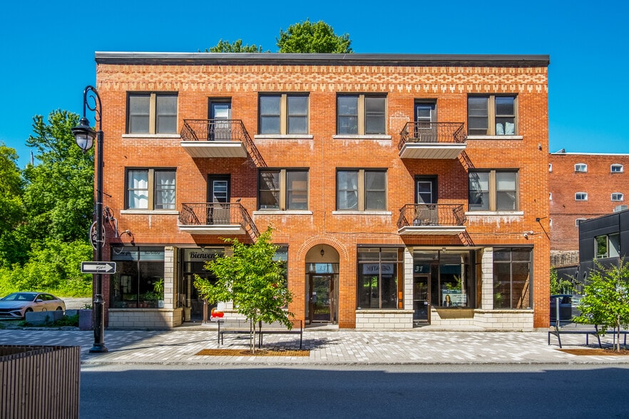Primary Photo Of 31 Rue Wellington S, Sherbrooke Apartments For Lease