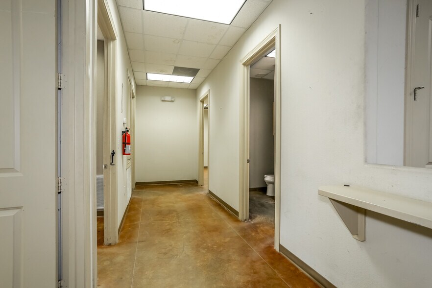 More Photos Of 14410 Mary Jane Ln, Tomball Office For Sale