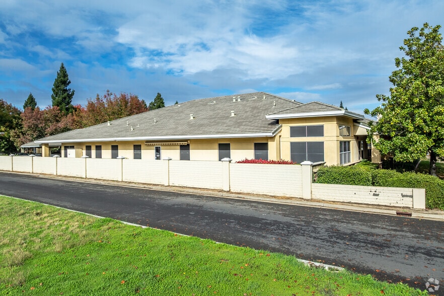 More Photos Of 1110 Civic Center Blvd, Yuba City Office For Lease