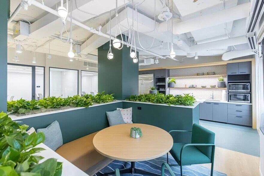 More Photos Of 2451 Crystal Dr, Arlington Office For Lease