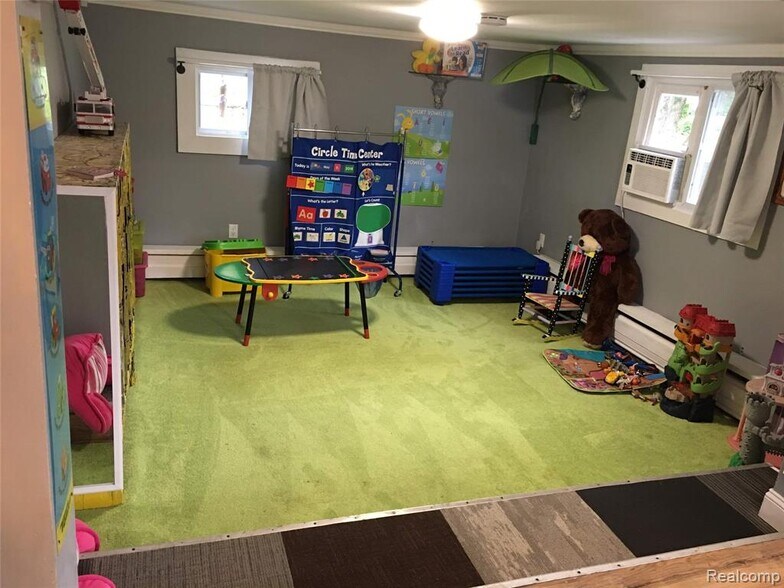 More Photos Of 4430 Elizabeth Lake Rd, Waterford Daycare Center For Sale