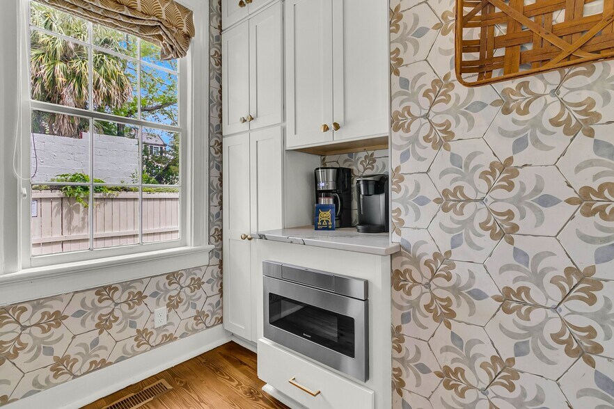 More Photos Of 184 Ashley Ave, Charleston Specialty For Sale