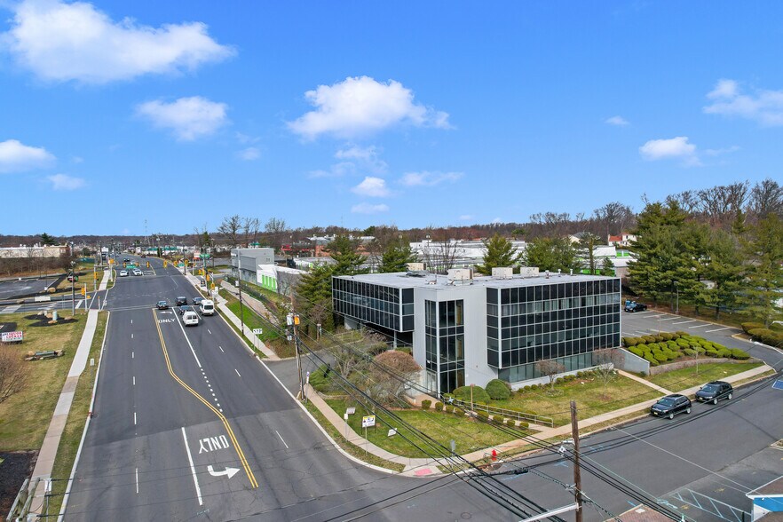 More Photos Of 1656 Oak Tree Rd, Edison Medical For Lease