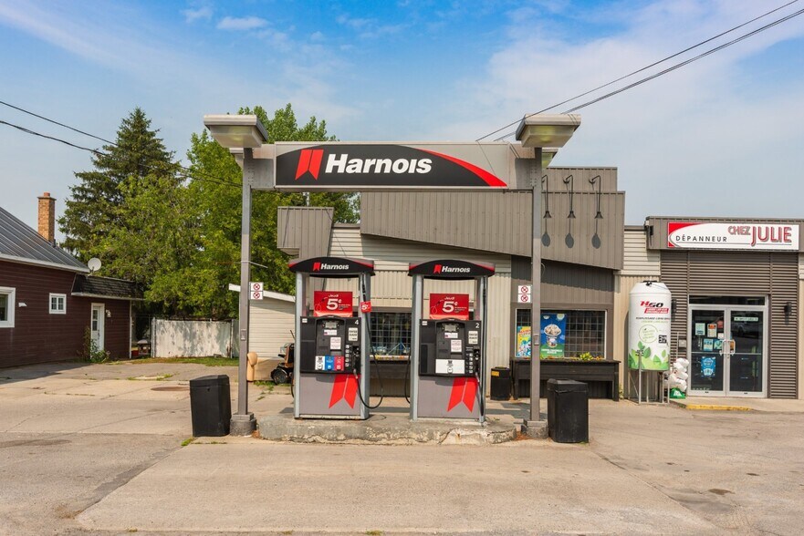 More Photos Of 4095 Rue De L'église, Franklin Service Station For Sale