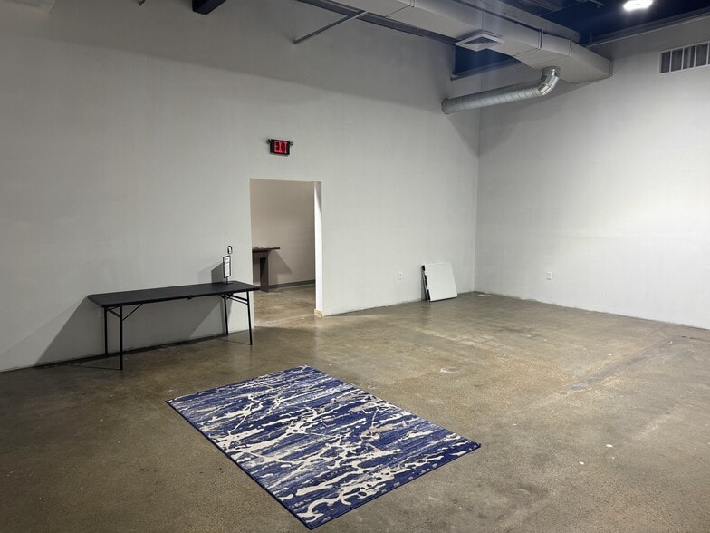 More Photos Of 17037 Kercheval Ave, Grosse Pointe Storefront For Lease