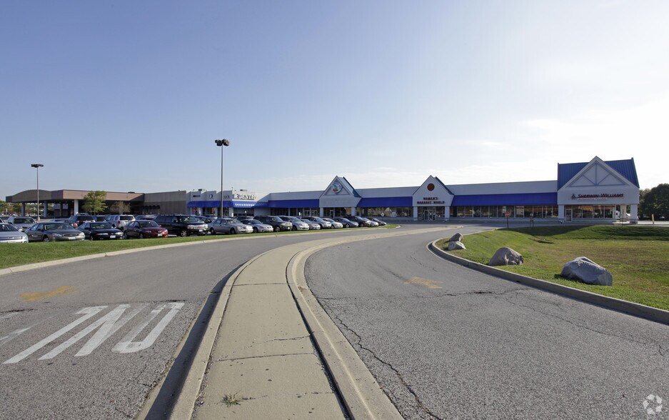 Primary Photo Of 1215-1299 N Rand Rd, Des Plaines Unknown For Lease