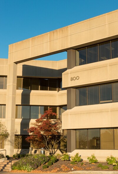 More Photos Of 800 E 101st Ter, Kansas City Office For Lease