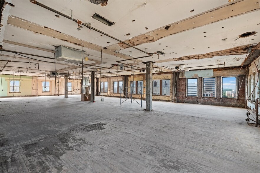 More Photos Of 610 Marshall St, Shreveport Office For Sale