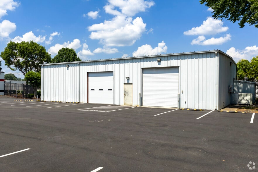 More Photos Of 115 S Dwelle St, Charlotte Unknown For Lease
