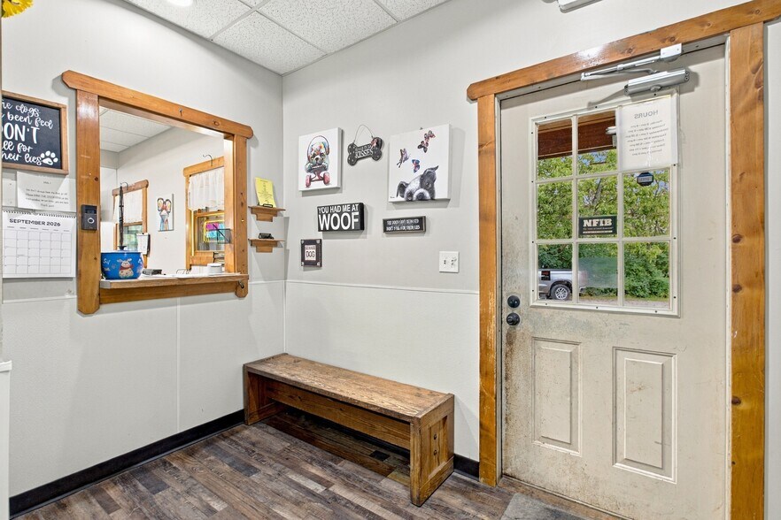 More Photos Of 15 Reaghs Way, Oxford Veterinarian Kennel For Sale