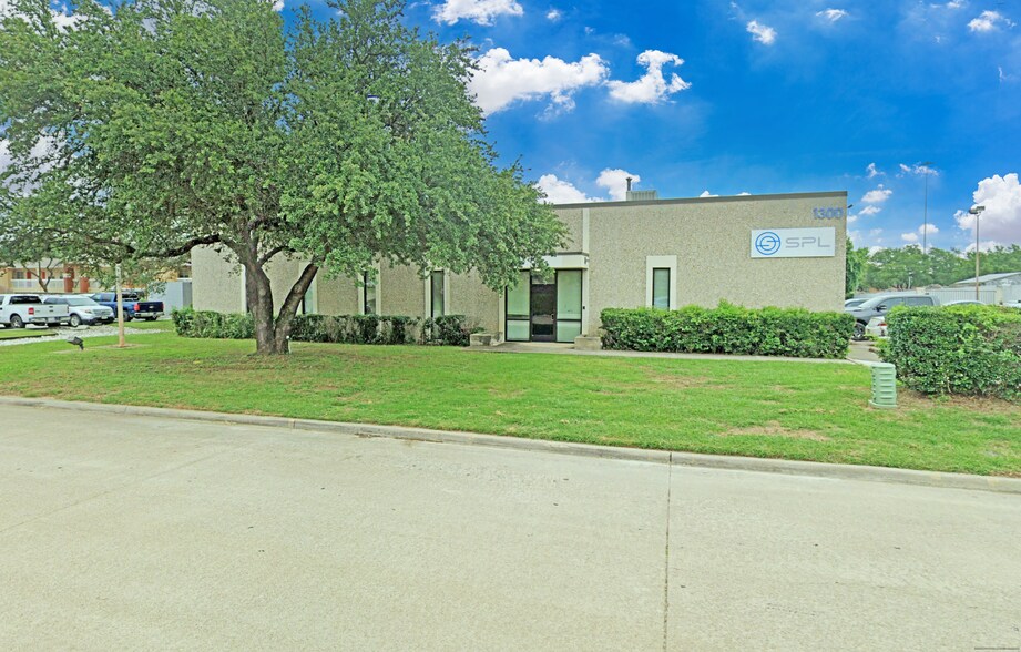 Primary Photo Of 1300 E Corporate Dr, Arlington Industrial For Sale