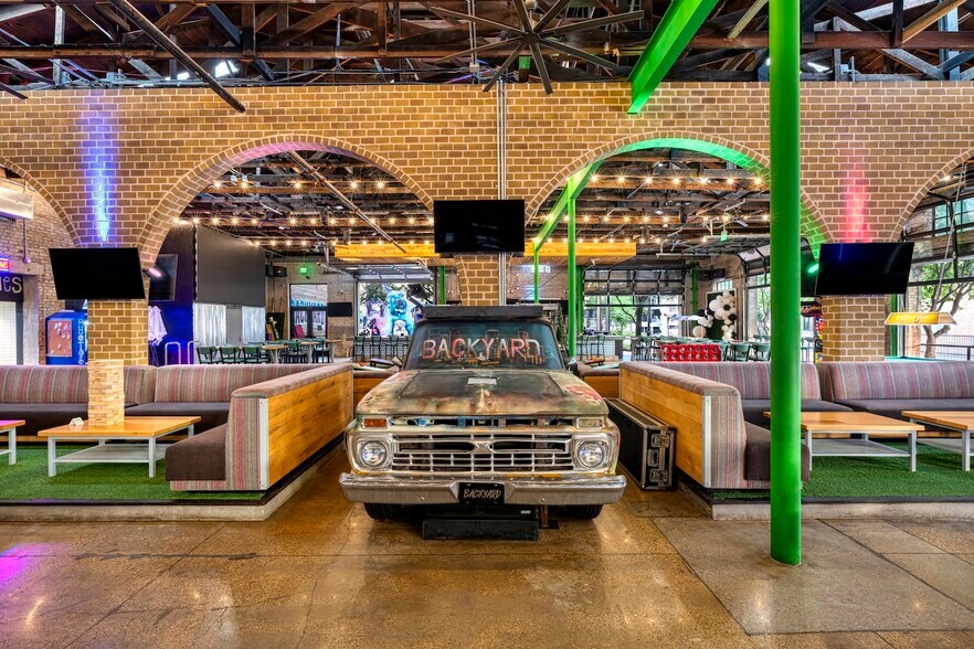 More Photos Of 1000 Foch St, Fort Worth General Retail For Sale